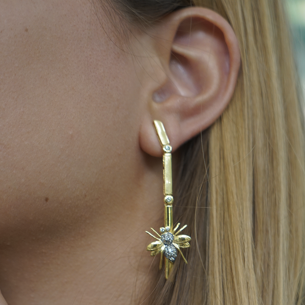 Load image into Gallery viewer, 925 Silver Earrings Plated in Yellow Gold with Blue Sapphires
