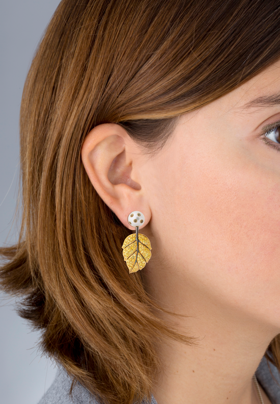 Load image into Gallery viewer, 925 Silver Pearl Leaf Earrings with Sapphires
