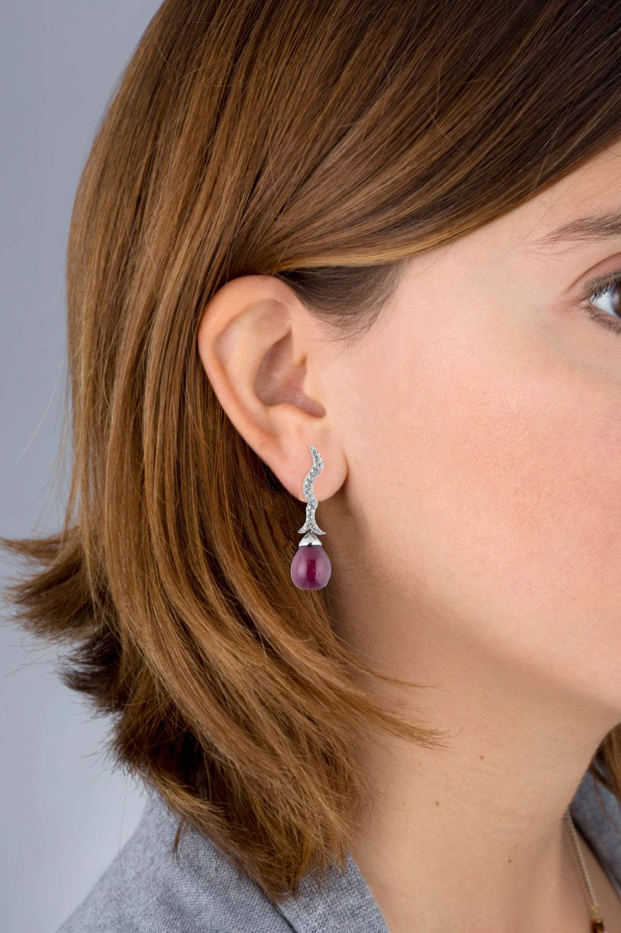 18K White Gold Earrings with Ruby Cabochon Drops