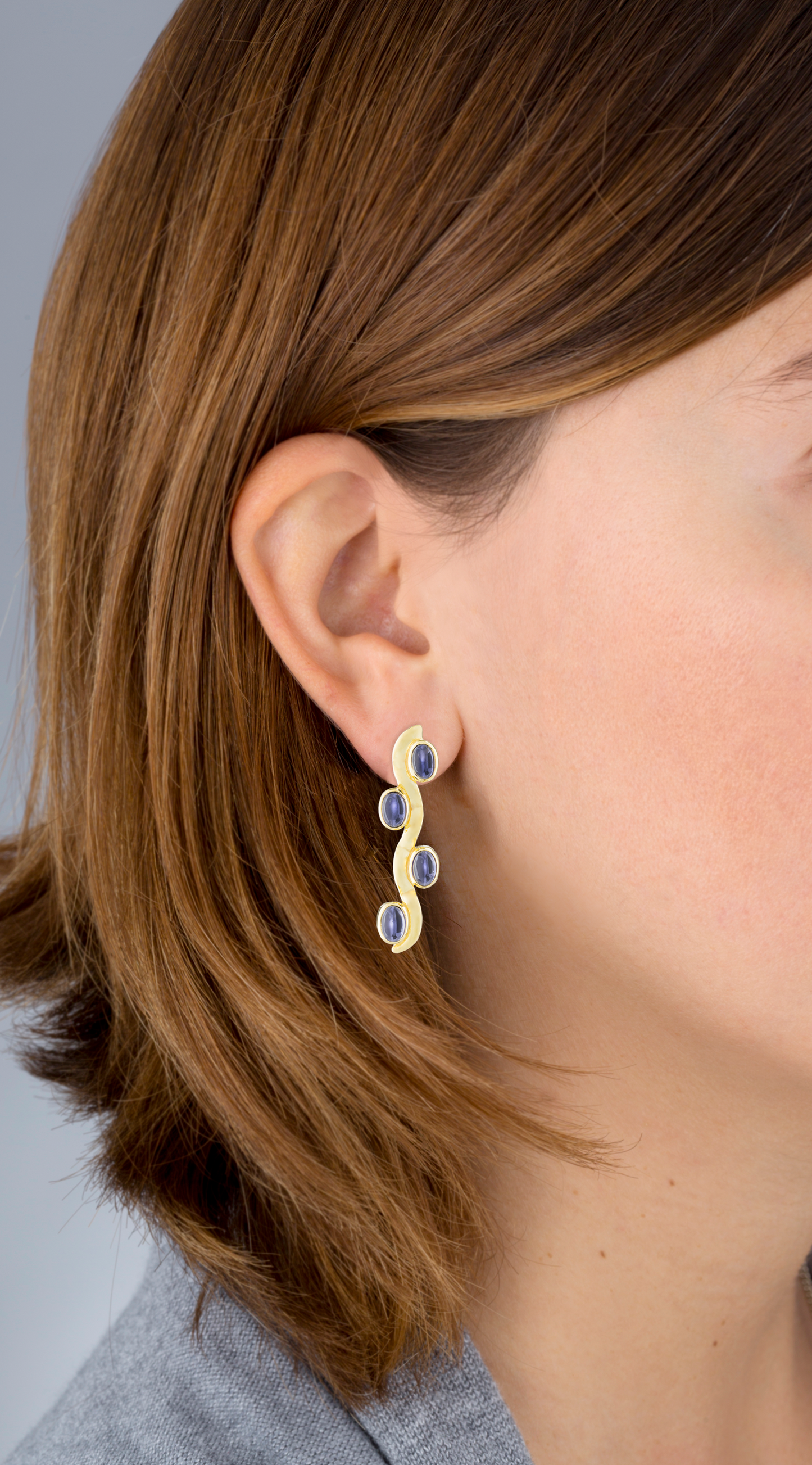 Caramelo 925 Silver Earrings plated in 18k Yellow Gold with Iolite Cabouchon