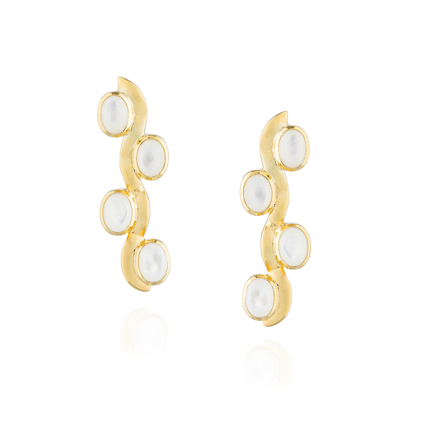 Load image into Gallery viewer, 925 Silver Earrings plated in 18k Yellow Gold with Mother of Pearl Cabouchon

