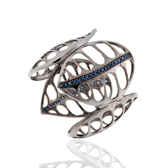 Load image into Gallery viewer, 925 Silver Leaf Bracelet with Blue Sapphires
