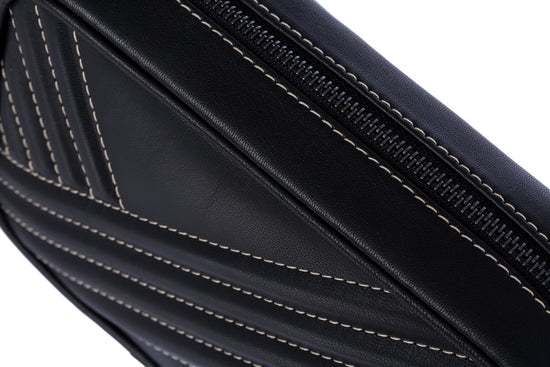 Load image into Gallery viewer, Handbag in Black Leather
