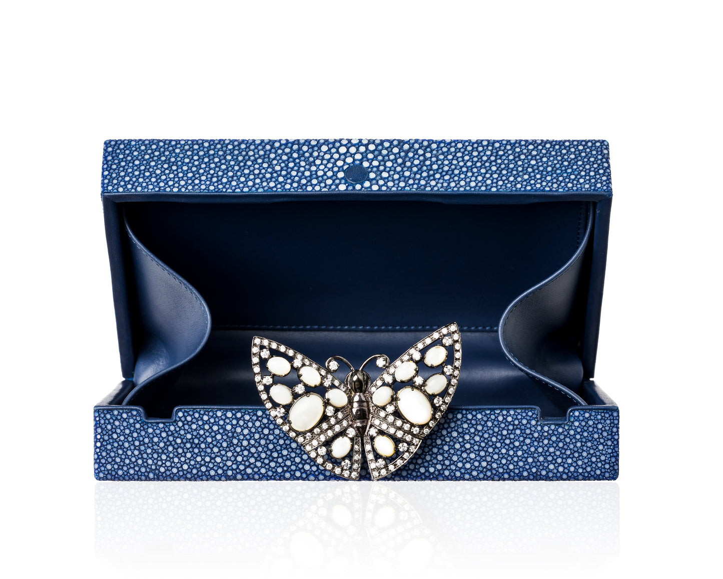 Load image into Gallery viewer, Blue Stingray Butterfly Purse

