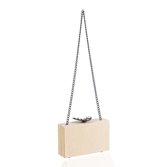 Load image into Gallery viewer, Ivory Stingray Butterfly Purse
