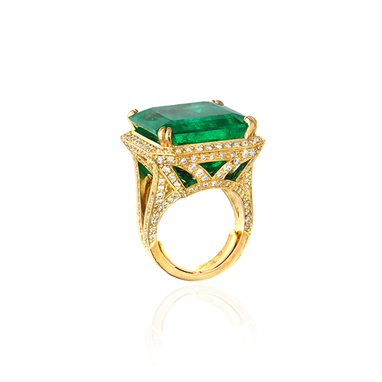 18K Yellow Gold Ring with Emerald