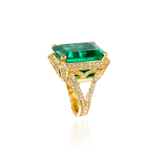 18K Yellow Gold Ring with Emerald