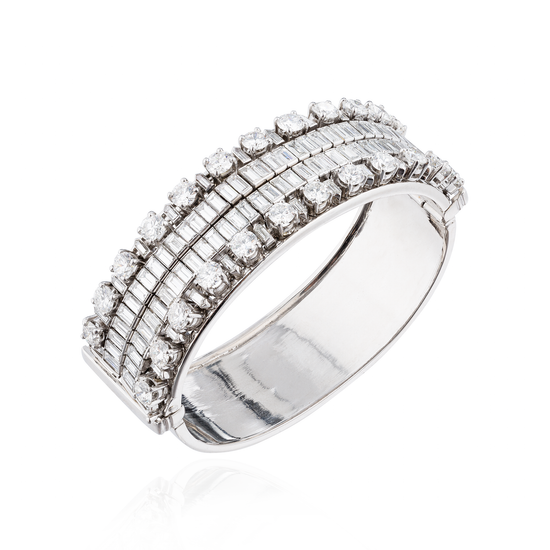 Load image into Gallery viewer, 18K White Gold Bracelet with White Diamonds
