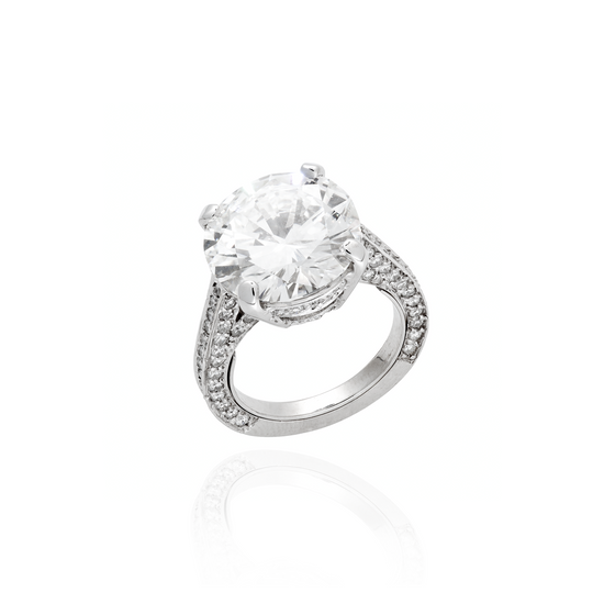 18K White Gold Ring with Round Faceted White Diamond