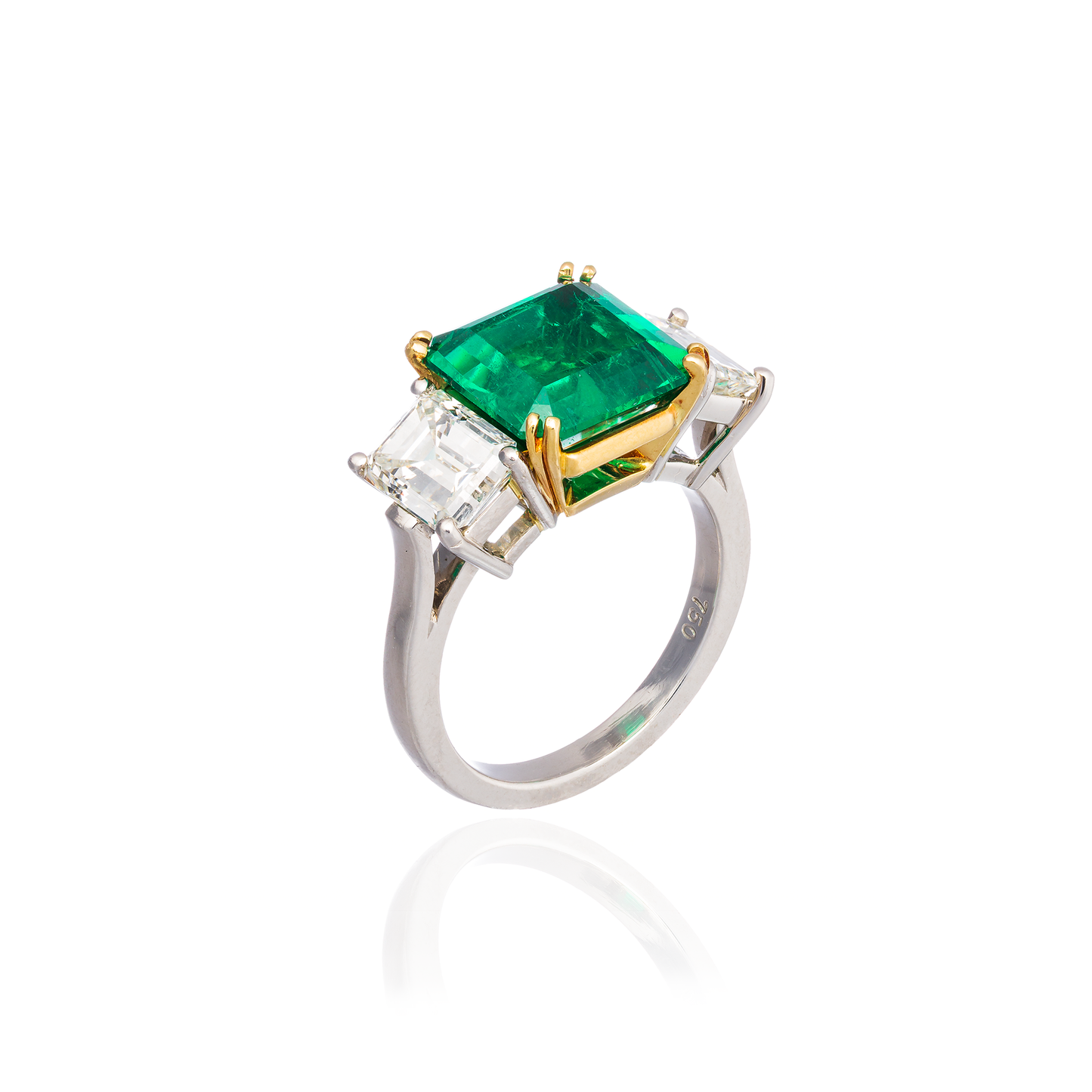18K White Gold Ring with Emerald