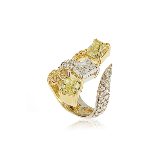 18k Yellow and White Gold Ring with Yellow and White Diamonds
