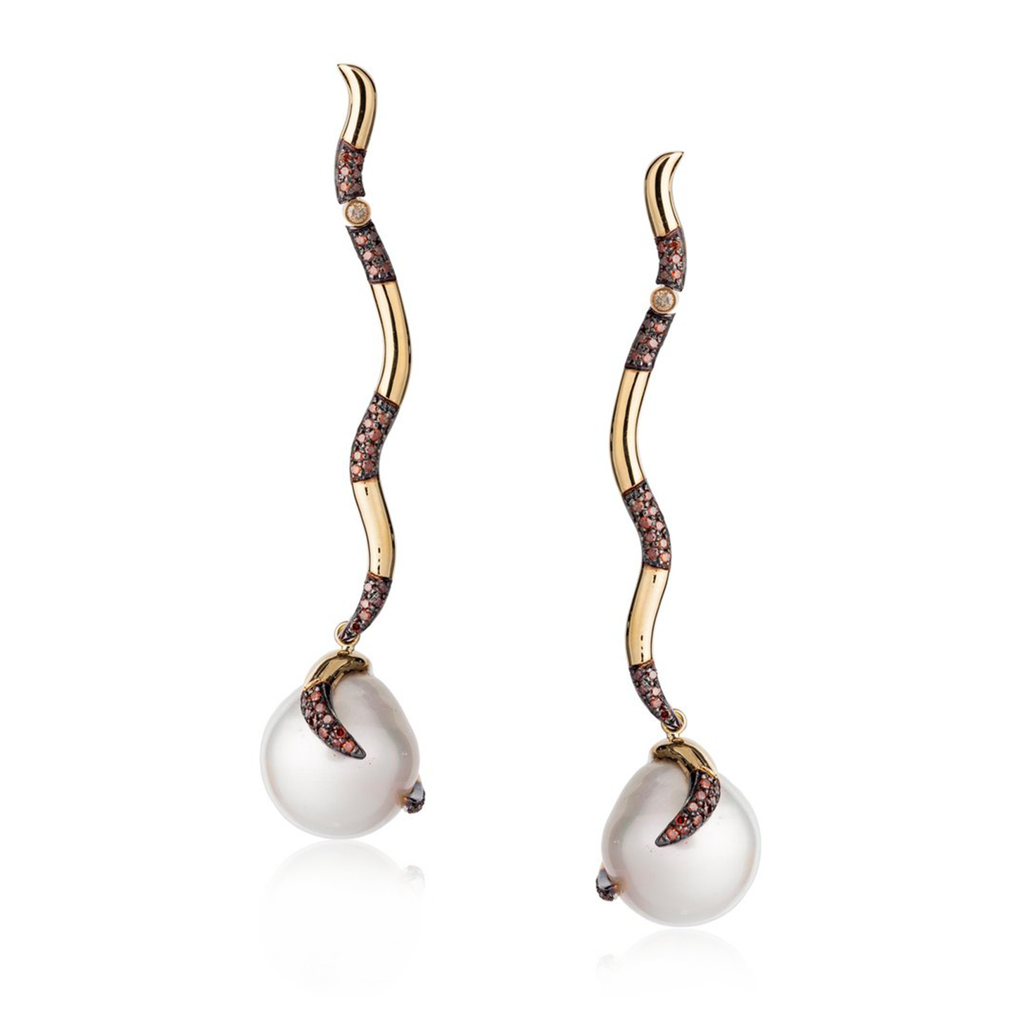 Load image into Gallery viewer, 18k Yellow Gold Earrings with South Sea Pearl and Diamonds
