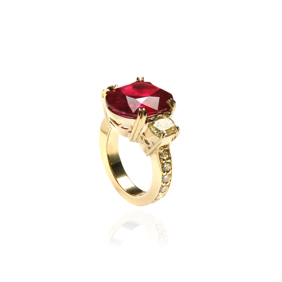 18K Yellow Gold Ring with Ruby