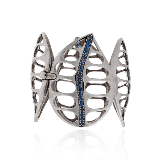 Load image into Gallery viewer, 925 Silver Leaf Bracelet with Blue Sapphires
