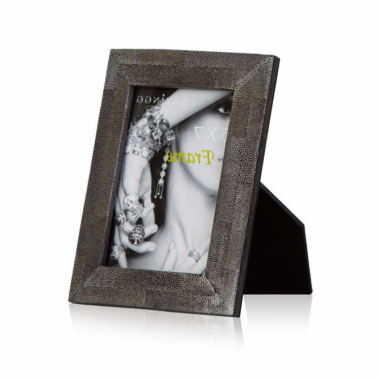 Load image into Gallery viewer, Picture Frame in Black Stingray Leather 4x6
