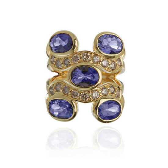 Load image into Gallery viewer, 18K Yellow Gold Ring with Iolite
