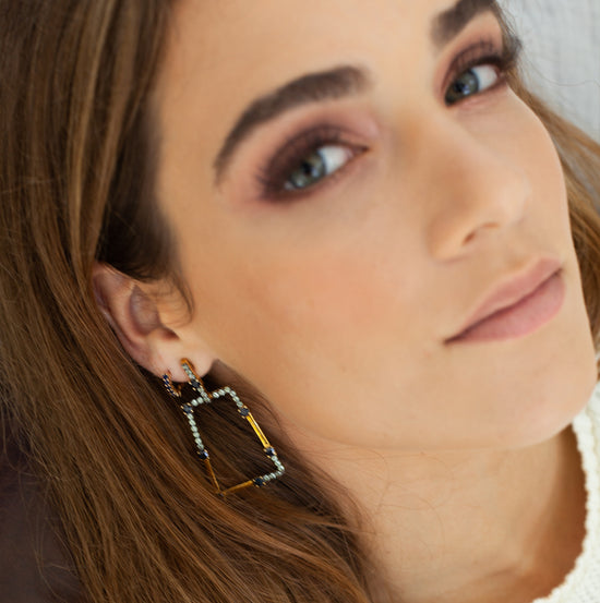 Load image into Gallery viewer, 925 Silver Earrings with Freshwater Pearls &amp;amp; Green Sapphires
