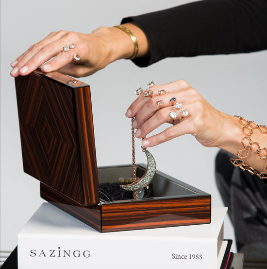 Load image into Gallery viewer, 18k Yellow Gold and Black Rhodium Bracelet
