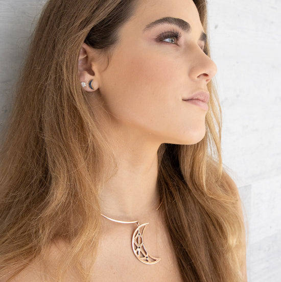 Load image into Gallery viewer, 925 Silver Leaf Cuff Necklace with Blue Sapphires
